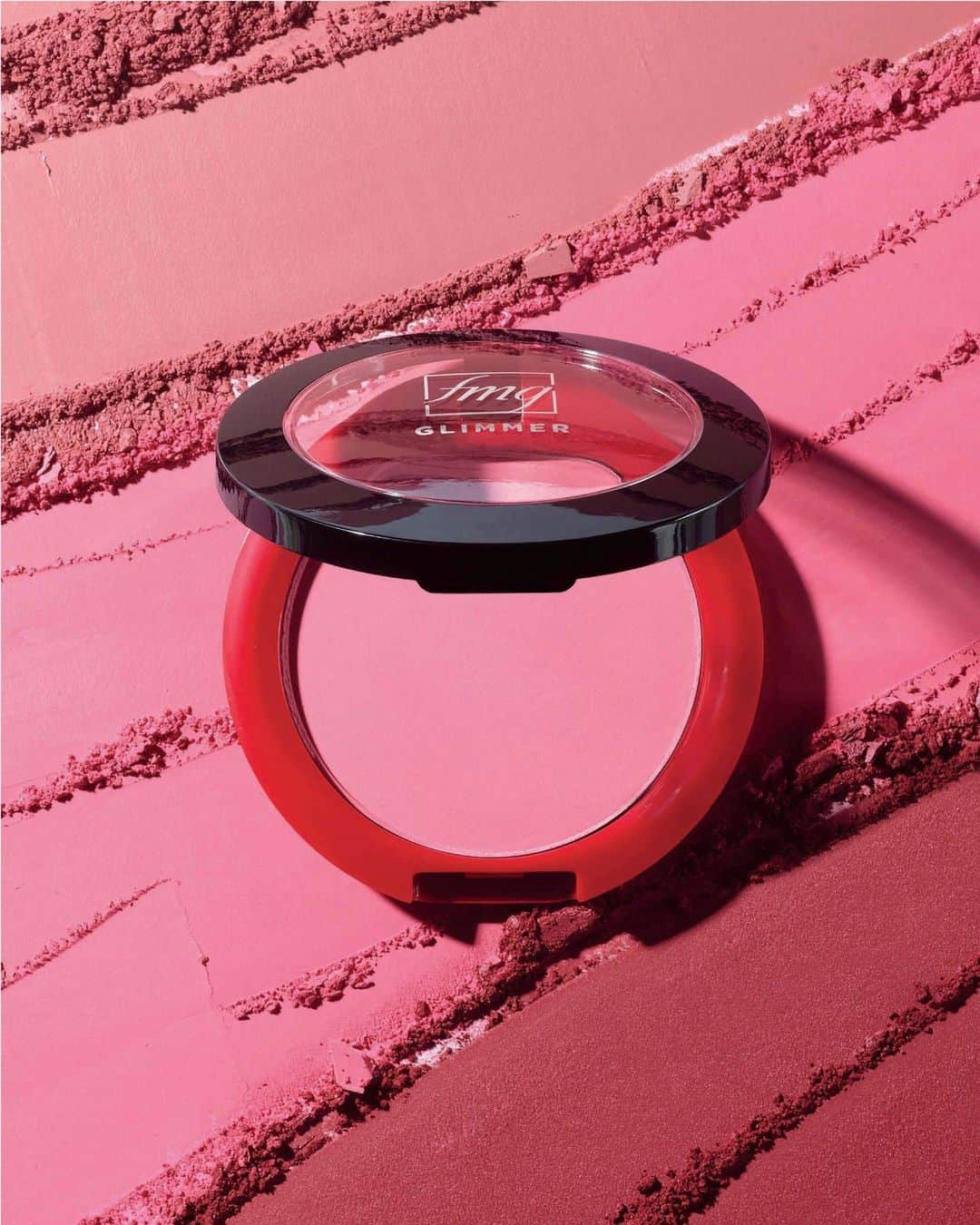 エイボンさんのインスタグラム写真 - (エイボンInstagram)「The fmg Glimmer Powder Blush collection features a richly pigmented, weightless formula with ultra-fine pearl for added dimension and vivid payoff. 💗  Shop the MAKEUP SALE and get up to 55% off for a limited time!  #avoninsider #powderblush #blush #blushpink」7月24日 23時00分 - avoninsider