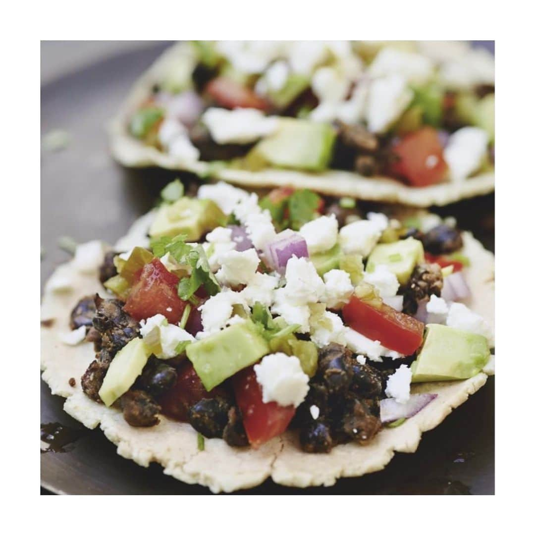 メアリー・マッカートニーさんのインスタグラム写真 - (メアリー・マッカートニーInstagram)「TOSTADA TIME   Makes 4 Tortillas   Satisfying, quick and easy.   INGREDIENTS 2 tablespoons olive oil or vegetable oil 400g tin pinto or black beans, drained 1 medium clove garlic, finely chopped 1⁄2 teaspoon ground cumin 1 small or medium red onion, finely chopped 1 ripe tomato, finely chopped 1 tablespoon chopped jalapeño 1 avocado, halved, stoned, peeled and cut into small cubes 1 tablespoon finely chopped coriander or parsley 1 tablespoon freshly squeezed lime juice (approx. 1⁄2 lime) 1 teaspoon extra-virgin olive oil 4 corn or flour tortillas, approx. 13cm in diameter  100g plant feta, crumbled (@marksandspencer plant kitchen feta) pinch sea salt, or to taste  METHOD Preheat the oven to 180°C/gas mark 4. Heat the oil in a medium frying pan, add the beans and partially mash them with a fork or potato masher. Then add the garlic and ground cumin and fry for 5 minutes. In a medium bowl, mix together the red onion, tomato, jalapeño, avocado, coriander or parsley and a small pinch of sea salt. Add the lime juice and extra-virgin olive oil and toss the ingredients together. Heat the tortillas by wrapping them in foil and popping into the warm oven for around 5 minutes, or cook them in a dry frying pan on both sides until warm. To assemble the tostadas, spread the bean mixture over the base of each heated tortilla, then spoon the salad mix over the top and finish with a crumbling of feta cheese.」7月24日 23時08分 - marymccartney