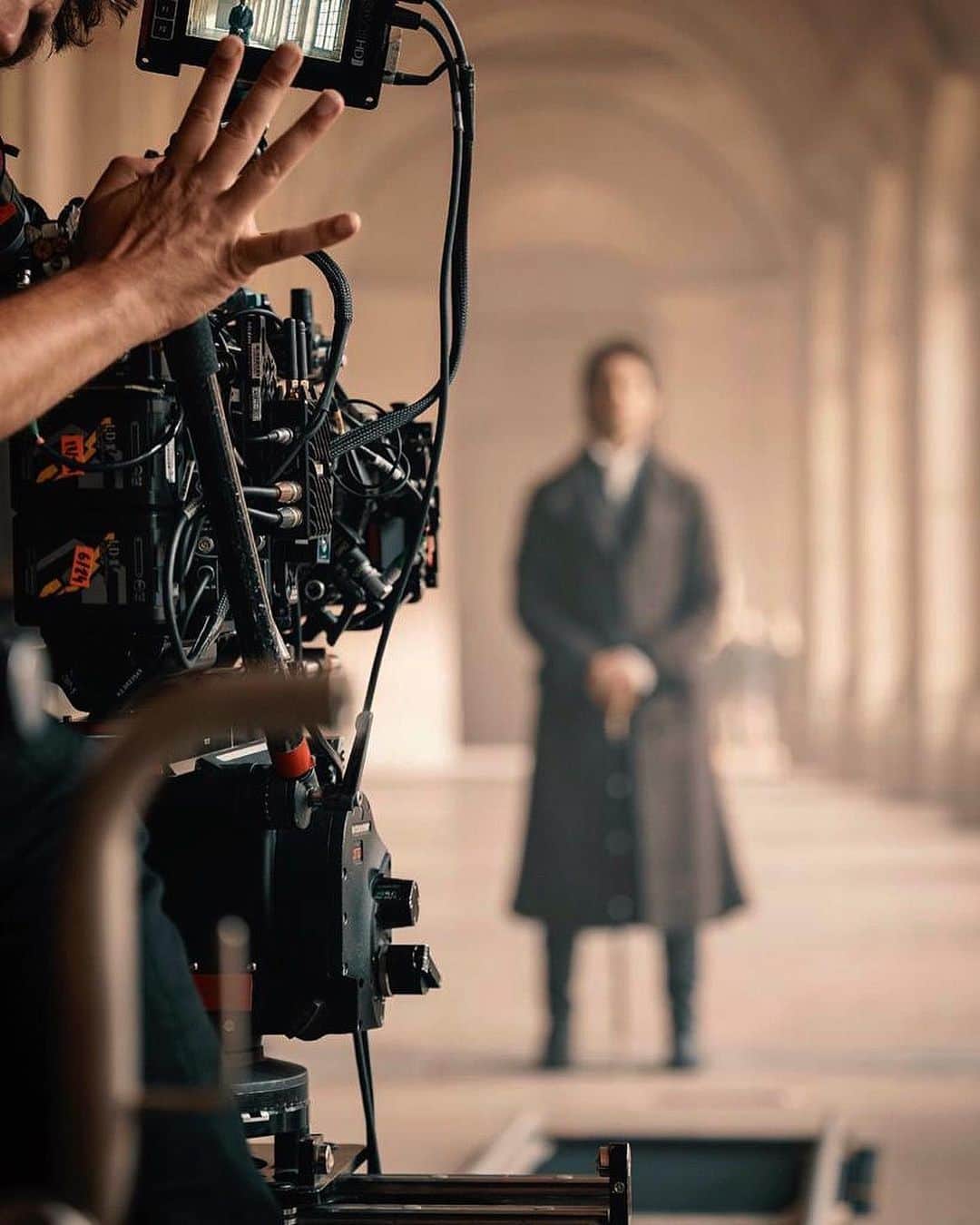 ピエール・ニネのインスタグラム：「Edmond est là… #MontecristoLeFilm #lecomtedemontecristo 1ER jour de tournage !」