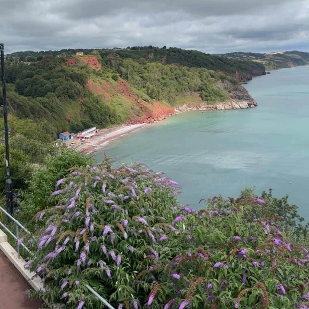 ケリー・シムさんのインスタグラム写真 - (ケリー・シムInstagram)「The most beautiful weekend in Torquay 🍃🌊」7月24日 23時15分 - kelly_simm