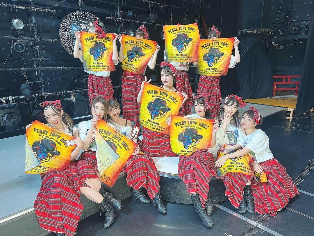 南まゆのインスタグラム：「♡ 浅草ロック座PEACE LOVE ROCK2nd公演7/21〜スタートしてます❤️‍🔥✨ 8/10まで⭐️⭐️⭐️ . 夏を感じれる公演☀️ かけがえのない夏を 共に楽しみましょう💕✨ 初めての方も、 昔行ったことあるなぁという方も 最近知って下さった方も 何度でも❤️ 是非お待ちしております❤️😆 . 初日より3日連続大入り 感謝しております❤️‍🔥🙏🏻‼︎‼︎‼︎✨ . 7/21〜8/10まで❤️‍🔥 1日4回公演 1回目公演　 14時スタート 14時〜15時50分 2回目公演 16時スタート 16時10分〜18時 3回目公演 18時20分スタート 18時20分〜20時10分 4回目公演 20時30分〜22時20分 . #浅草ロック座　#浅草 #浅草寺　#浅草着物レンタル #浅草浴衣レンタル  #隅田川 #浅草グルメ #浅草ランチ  #浅草カフェ #浅草デート」