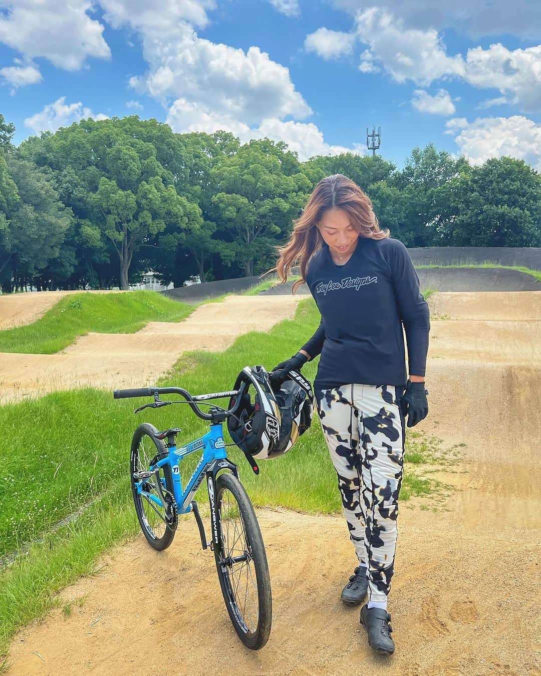 飯端美樹さんのインスタグラム写真 - (飯端美樹Instagram)「色んな人に褒めて貰えた、新しい @tld_bike LUXE PANT🖤 履き心地良すぎる上に、デザインも可愛いとか最高🎉 #tldwomen」7月25日 11時50分 - mikiiibata77