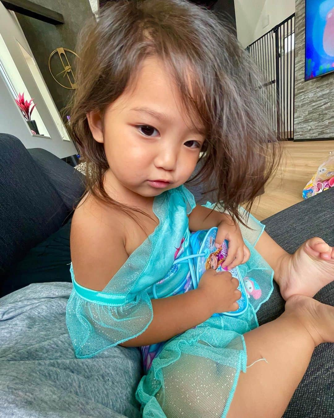 宮下美恵のインスタグラム：「#育児記録   夏って子供は成長するよね👧💙  りったん、1ヶ月半で身長2.7cmも伸びた👏体重は変化なし。 って事はこれでも痩せた😂 全然まだぷくぷく過ぎるけどwww  #育児日記#育児#2023夏#3歳3ヶ月#3歳#笑顔が人を幸せにする #末っ子ちゃん#愛娘#りったん#りのちゃん#三姉妹ママ #アラフォーママ」