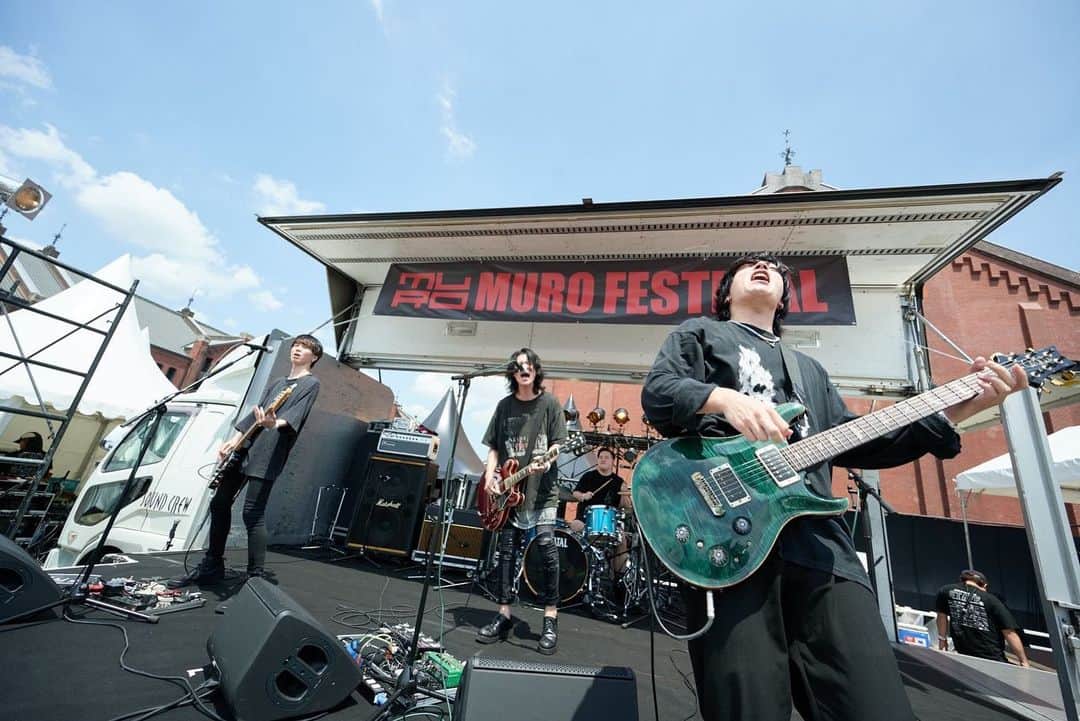 高津戸信幸さんのインスタグラム写真 - (高津戸信幸Instagram)「July 22nd, 2023  ムロフェス in 横浜赤レンガ倉庫  やっぱフェスは野外だし みんなの声を聞きたいです ひさしぶりの光景 最高だった 皆勤賞はゆずらない。  Performed at the Japanese Rock Band Festival. We had a blast.!!!!  #ムロフェス #japan #jrock」7月24日 23時25分 - nobu_magic