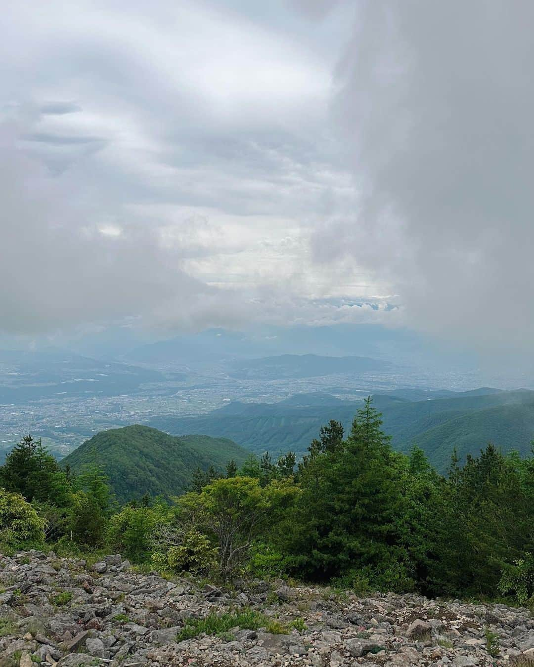 甲斐まりかさんのインスタグラム写真 - (甲斐まりかInstagram)「BS朝日⛰そこに山があるから 観て下さった皆さん、ありがとうございました！  絶景と共に3時間ちょっとの独り言登山。 頂上に着いたら、景色は真っ白☁️だったのでまたリベンジ！する！  TVerで水曜日の夜まで見逃し配信やってます。是非💁🏻‍♀️  #そこ山 #そこに山があるから #BS朝日 #東篭ノ登山 #登山 #hiking」7月24日 23時32分 - mari_ka95