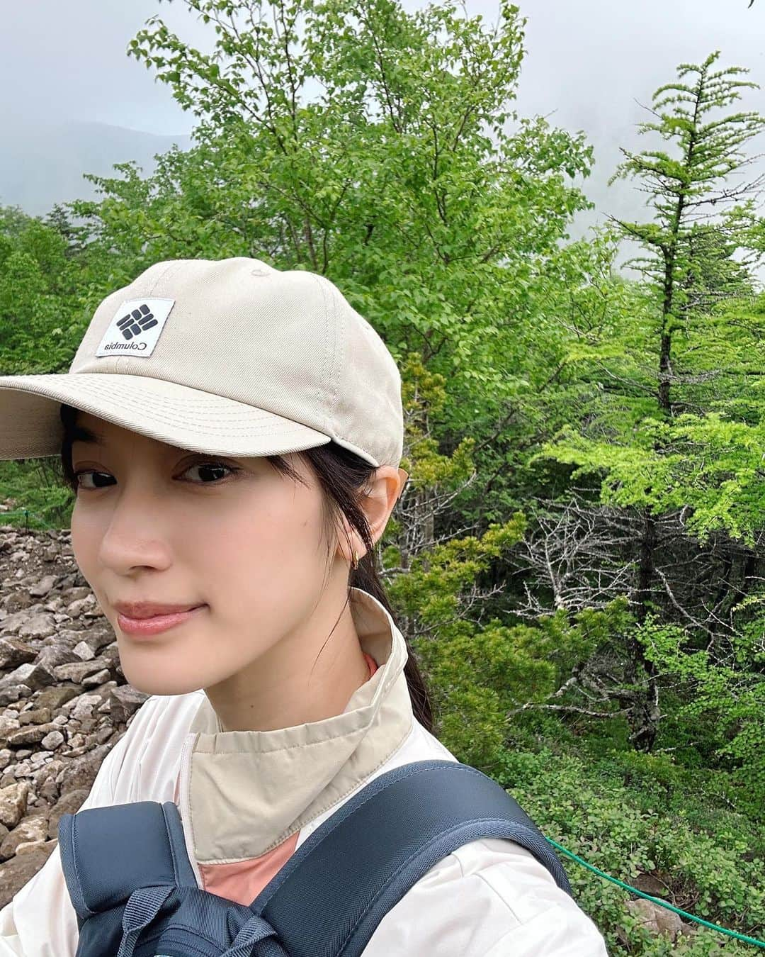 甲斐まりかのインスタグラム：「BS朝日⛰そこに山があるから 観て下さった皆さん、ありがとうございました！  絶景と共に3時間ちょっとの独り言登山。 頂上に着いたら、景色は真っ白☁️だったのでまたリベンジ！する！  TVerで水曜日の夜まで見逃し配信やってます。是非💁🏻‍♀️  #そこ山 #そこに山があるから #BS朝日 #東篭ノ登山 #登山 #hiking」