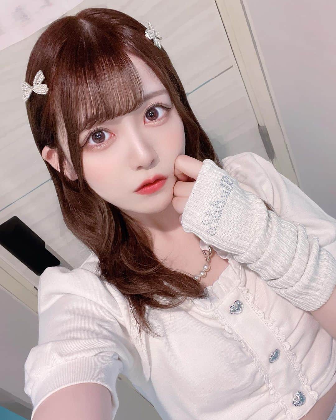 のインスタグラム：「良菜の好きなとこ教えてくれん、？🤍」