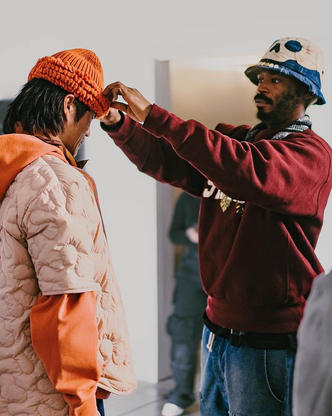 のインスタグラム：「On set with Salehe Bembury. Bringing a human touch to outdoor luxury, Salehe’s designs stem from an authentic connection to the wilderness.   See the full collection and story on moncler.com.   #MONCLERGENIUS  #MONCLERSALEHEBEMBURY @salehebembury」
