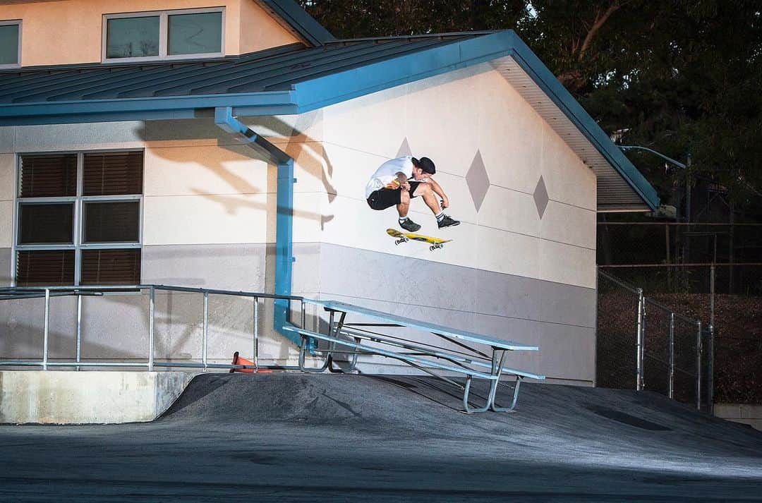 カルロス・リベイロのインスタグラム：「@carlosribeiro91 . Flip / Los Angeles . .」