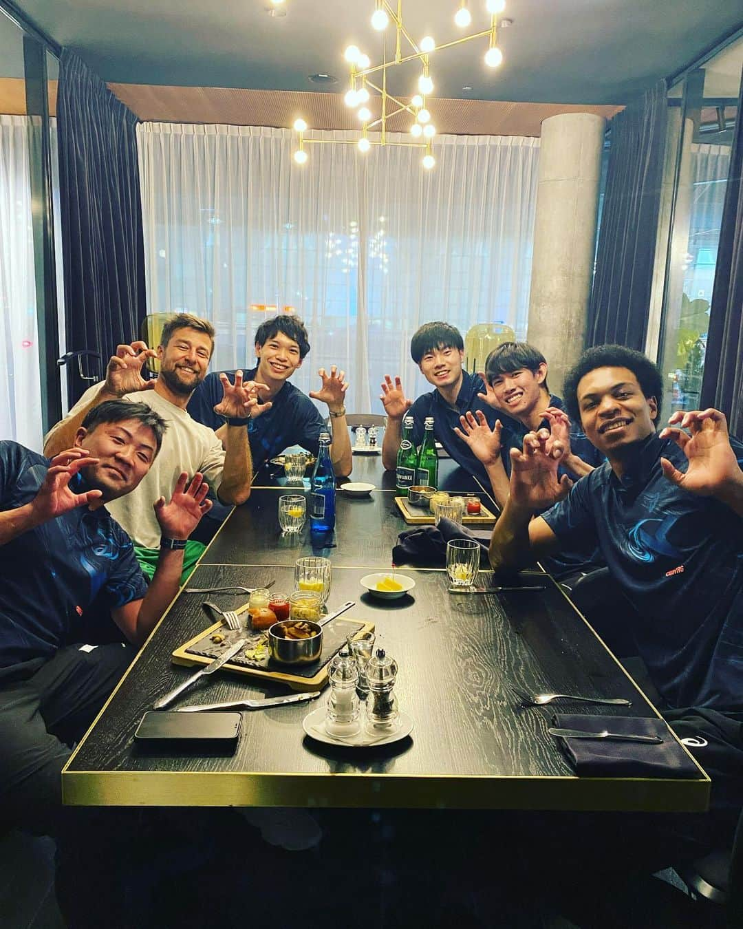 山内晶大さんのインスタグラム写真 - (山内晶大Instagram)「. . . Reunion!! . . It was nice to play with you😚 Thanks @realkubiak13  Panasonic Panthers family forever😘 . . . #panasonicpanthers」7月25日 5時34分 - akihiroooo1130