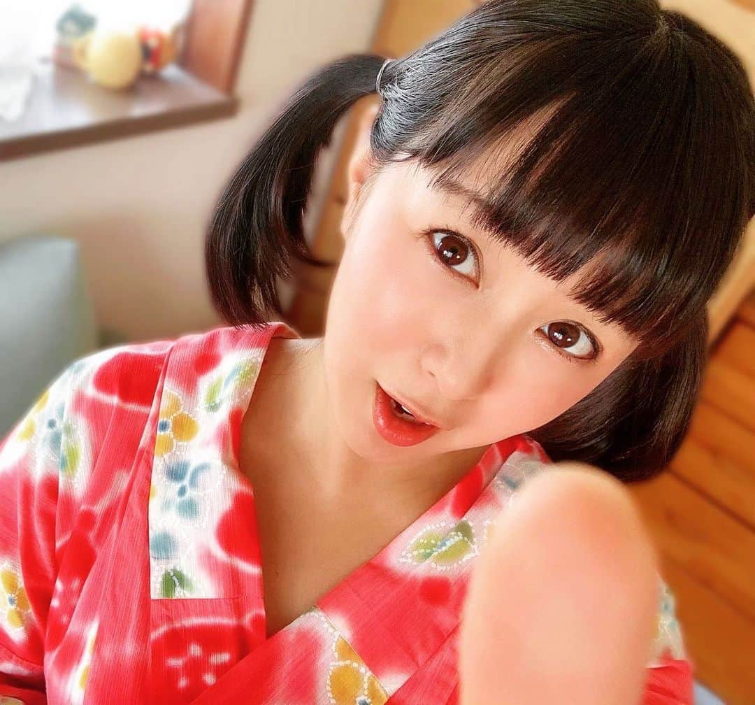 七海ななさんのインスタグラム写真 - (七海ななInstagram)「#七海なな　#ななチェキ この夏、みんな何するの〜🥰❓」7月25日 0時16分 - nana_nanaumi