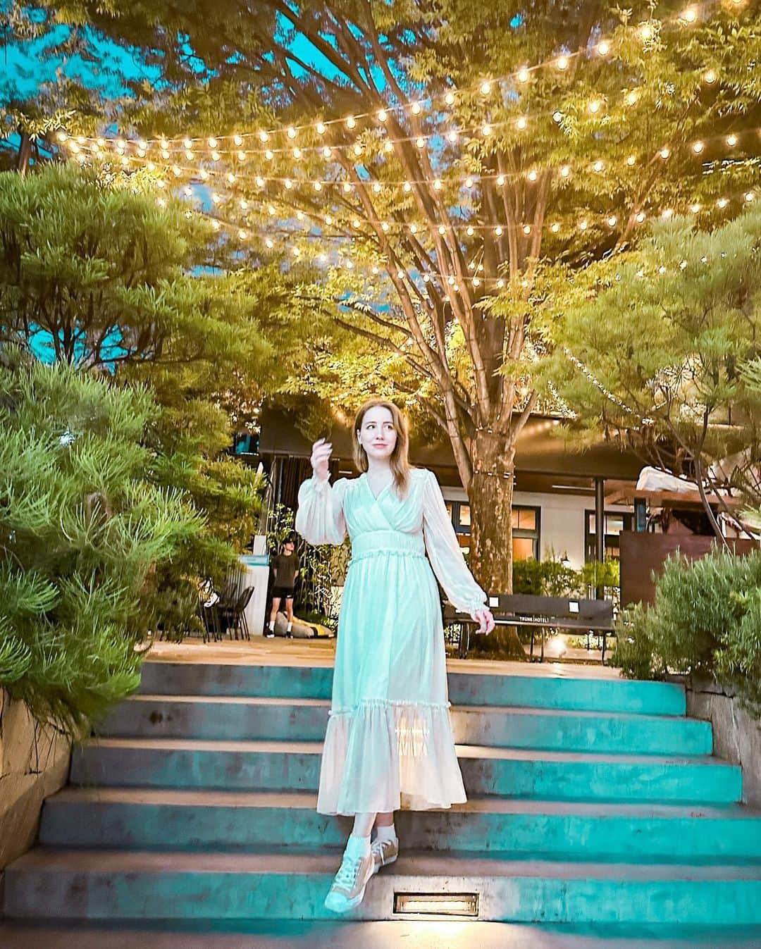 アシヤさんのインスタグラム写真 - (アシヤInstagram)「夏だけどイルミネーションっぽいところ可愛い〜 @watanabe_iryna_ 写真ありがとうやっぱり新しいiPhoneいい感じ！  #あしや　#明砂　#タタール人　#金髪　#金髪ロング　#青目　#国内旅行　#女子旅　#一人旅　#Youtuber #外国人モデル　#外国人 #japan #tokyo  #ashiya #japanese #aesthetically #aesthetic #blueaesthetic  #outfitinspo #softaesthetic」7月25日 0時18分 - ashiya74