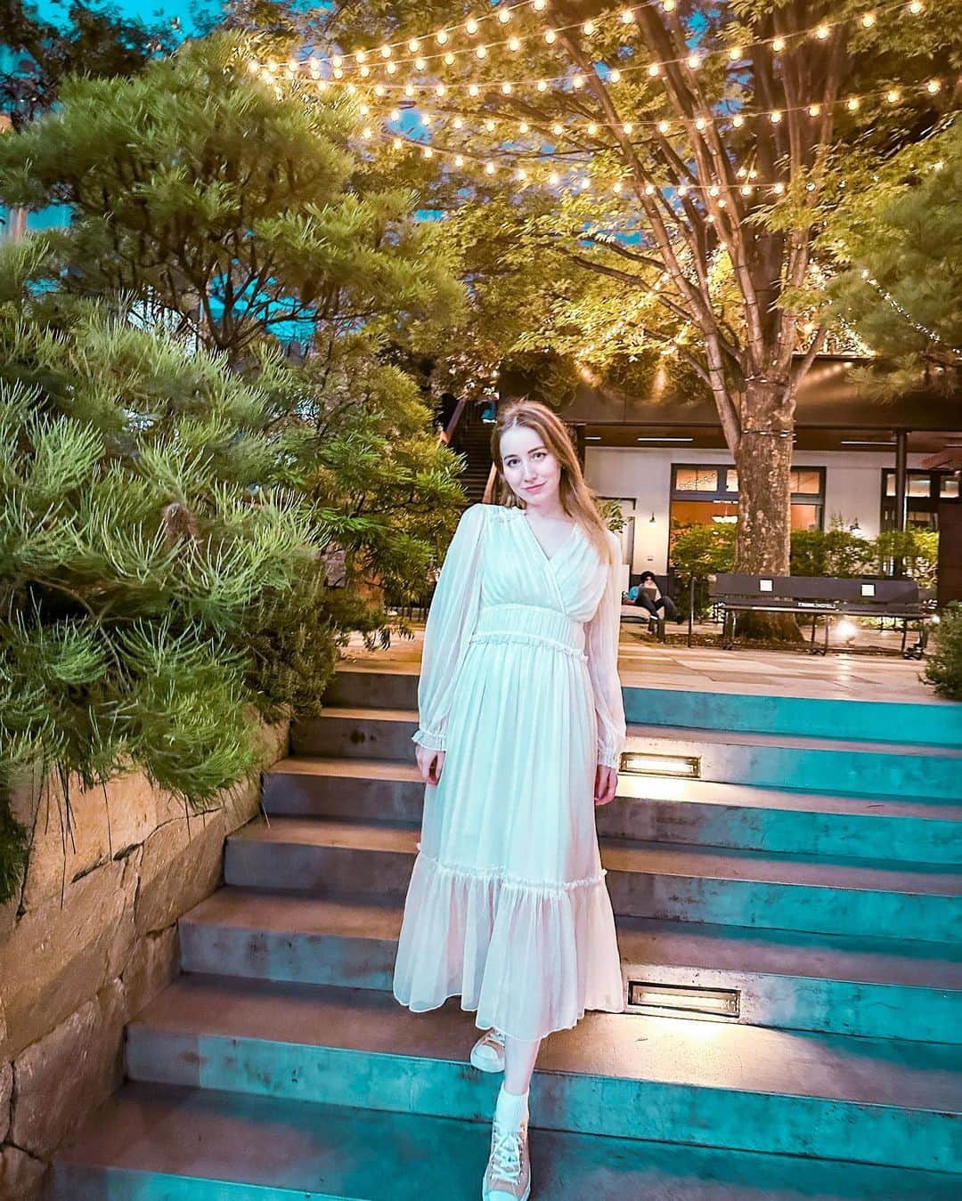 アシヤさんのインスタグラム写真 - (アシヤInstagram)「夏だけどイルミネーションっぽいところ可愛い〜 @watanabe_iryna_ 写真ありがとうやっぱり新しいiPhoneいい感じ！  #あしや　#明砂　#タタール人　#金髪　#金髪ロング　#青目　#国内旅行　#女子旅　#一人旅　#Youtuber #外国人モデル　#外国人 #japan #tokyo  #ashiya #japanese #aesthetically #aesthetic #blueaesthetic  #outfitinspo #softaesthetic」7月25日 0時18分 - ashiya74