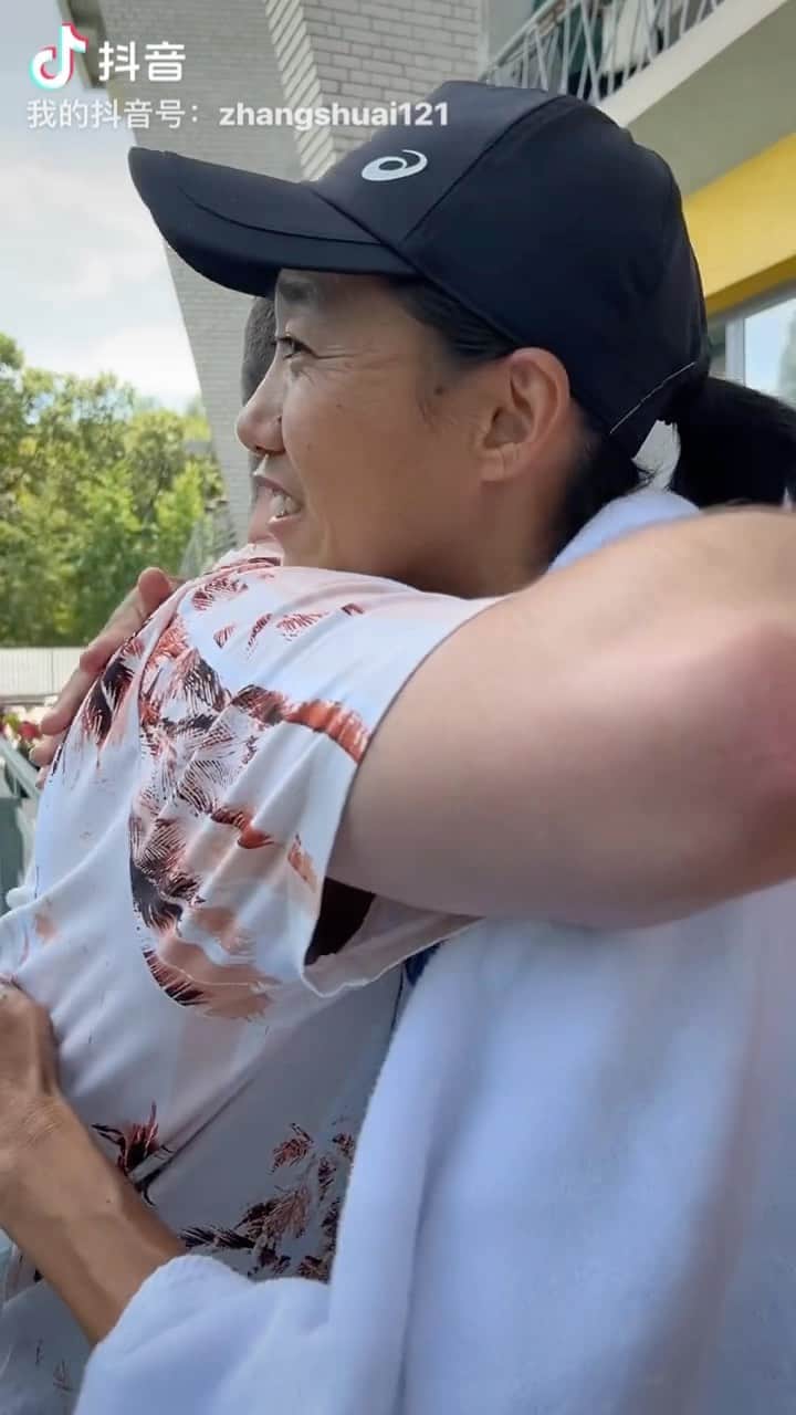 ジャン・シューアイのインスタグラム：「What a fan…. ❤️❤️❤️very thankful all of you guys 👊🤝」