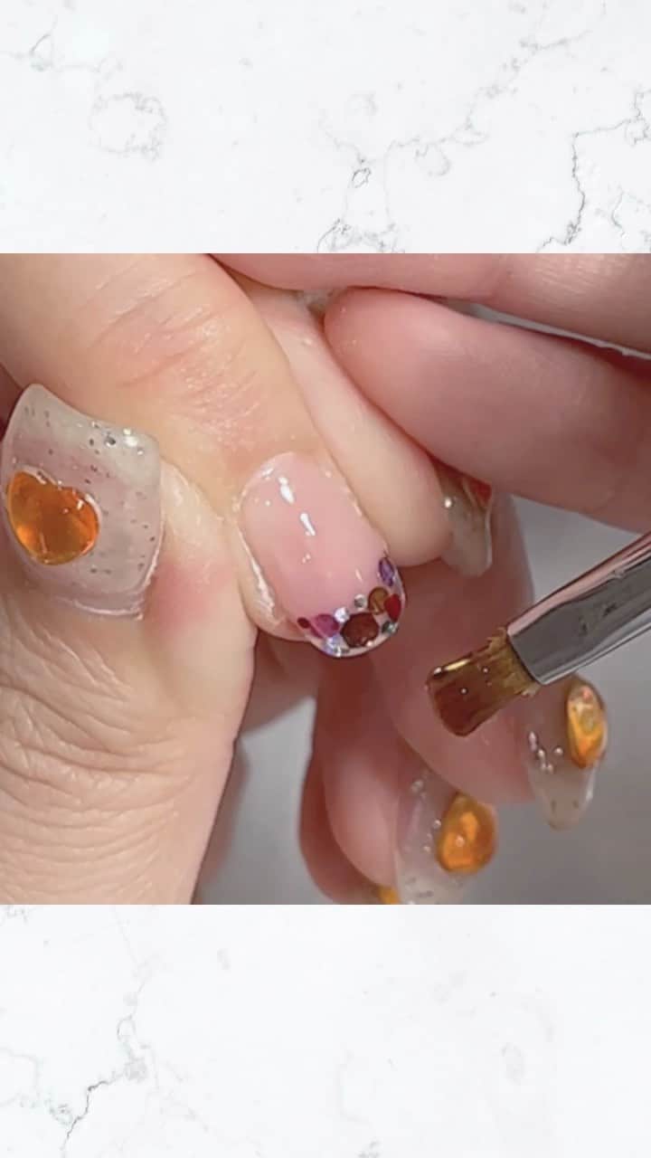 なかやまちえこのインスタグラム：「ホログラムフレンチ💅⠀ ⠀ @aby_sharenail ホログラムもご用意ございます！⠀ #nail #nails #nailart #ネイル #美甲 #ネイルアート  #japanesenailart #manucure #japanesenails #manicurist #gelnails #أظافر #네일아트 #미용  #เพ้นท์เล็บ #artedeuñas #เพ้นท์เล็บเจล #ジェルネイルデザイン #ネイルデザイン #nagelkunst #グリッターネイル #ラメネイル #glitternails #ホログラムネイル #ホログラムフレンチ」