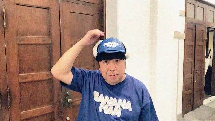 バナナマンのインスタグラム：「. 【着用アイテム】  設楽 ・ボアCAP　 color :RED/WHT　size : F （アジャスター調整可） ・T-シャツ　BANANAMAN TEE　color：WHT　size：M  日村 ・ボアCAP　 color :NVY　 size : F （アジャスター調整可） ・T-シャツ　BANANAMAN TEE　color：NVY　size：L  #bananaman #bananamangoods  #bananamanlive #バナナマン #バナナマンライブ #bananamanliveO #バナナマングッズ」