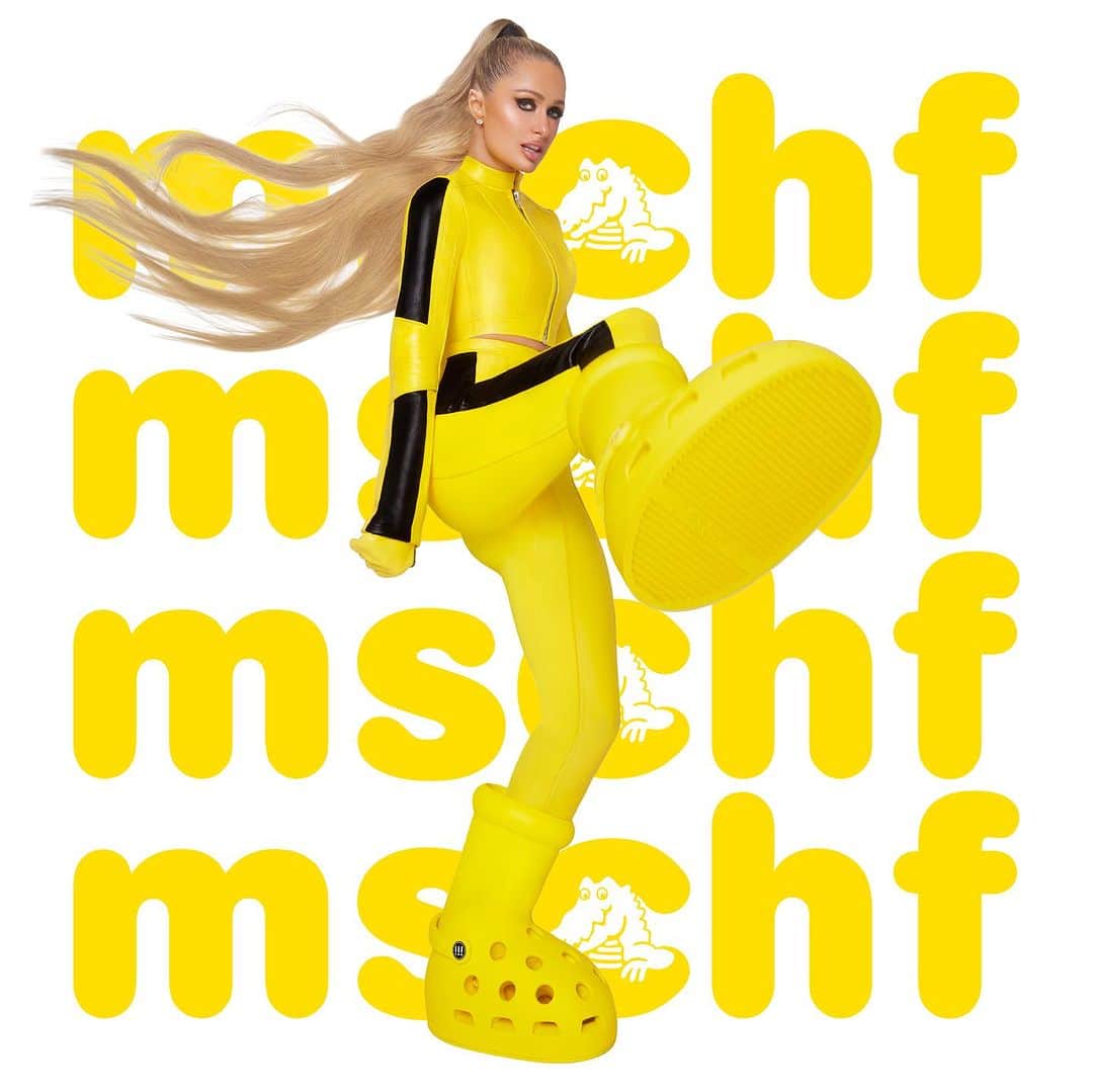 パリス・ヒルトンさんのインスタグラム写真 - (パリス・ヒルトンInstagram)「Make your summer EXTRA hot with @MSCHF Big Yellow Boot ✨🔥💛🔥✨ #iconic 👑」7月25日 0時36分 - parishilton