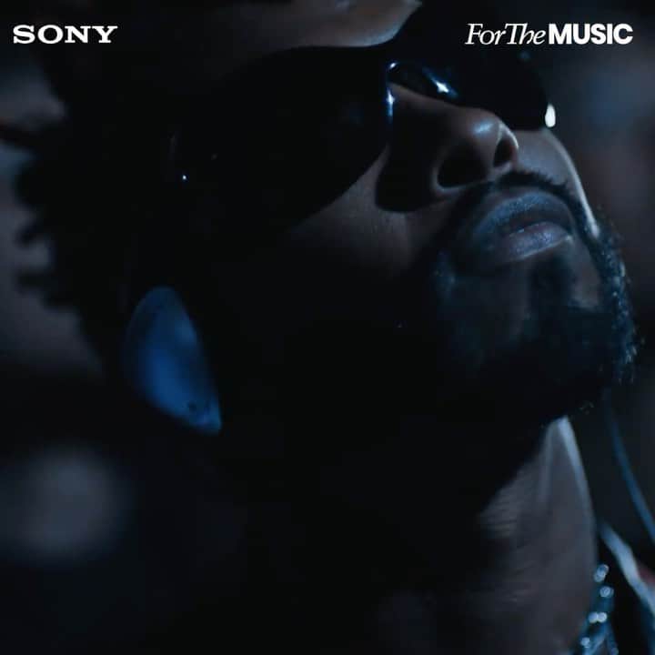 ミゲルのインスタグラム：「Having a vision is one thing. Executing that vision is another. When its #ForTheMusic you just gotta break through. @sonyelectronics #ad  Director: @liammacrae  Creative Direction: Miguel, @francfernandez  Sound Design: @dleaudleau  Movement: @toogiesaurus  Song: Number 9 by Miguel (coming soon) Style: @maleeka.moss  Grooming: @ber_amos」