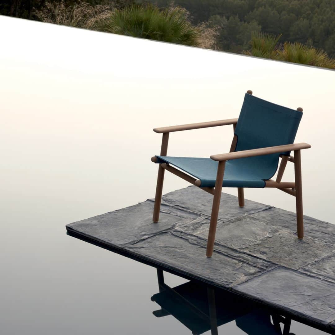 B&B Italiaのインスタグラム：「Designed by Foster+Partners Industrial Design Studio, Cordoba Outdoor armchair combines precise design, ergonomics, comfort and environmental responsibility.  @fosterandpartners  #bebitalia #design #OutdoorCollection」