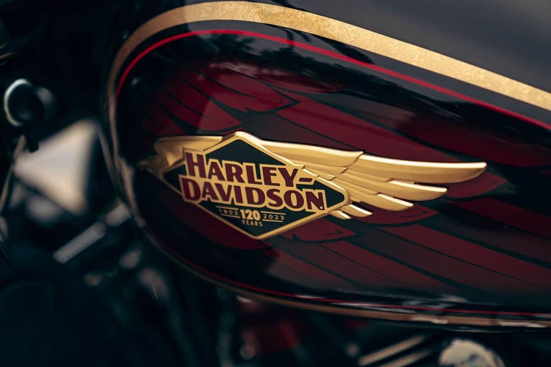 Harley-Davidsonさんのインスタグラム写真 - (Harley-DavidsonInstagram)「The 2023 CVO Road Glide Limited Anniversary model is an extremely limited, serialized custom bagger loaded with exclusive details, styling and performance upgrades that celebrate 120 years of Harley-Davidson motorcycles.​   Get a closer look at the link in bio.  #HarleyDavidson #HD120 #CVORoadGlideLimited​」7月25日 1時31分 - harleydavidson