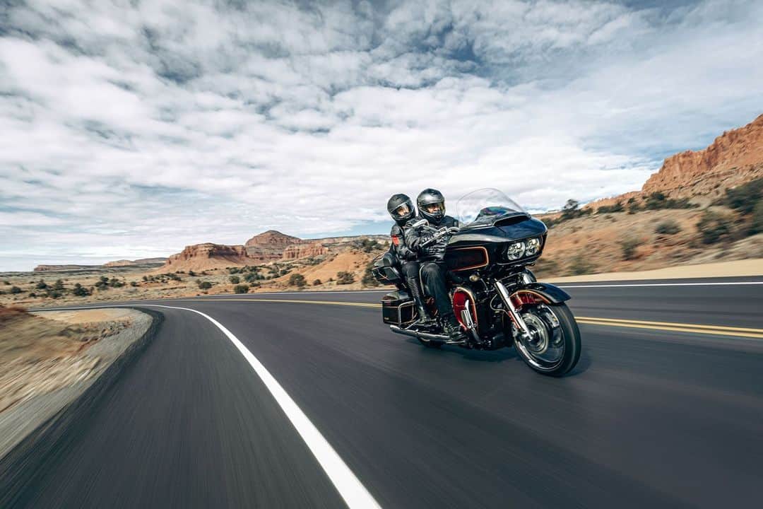 Harley-Davidsonさんのインスタグラム写真 - (Harley-DavidsonInstagram)「The 2023 CVO Road Glide Limited Anniversary model is an extremely limited, serialized custom bagger loaded with exclusive details, styling and performance upgrades that celebrate 120 years of Harley-Davidson motorcycles.​   Get a closer look at the link in bio.  #HarleyDavidson #HD120 #CVORoadGlideLimited​」7月25日 1時31分 - harleydavidson