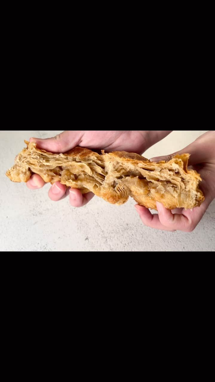 DOMINIQUE ANSEL BAKERYのインスタグラム：「Brown Sugar DKA, our signature at @dominiqueanselworkshop in Flatiron. Here on 27th St, our DKA (Dominique’s Kouign Amann) is a brown sugar version, so those flaky golden layers have a deep caramelized flavor with a bit of molasses and dark brown sugar (a little secret: there’s a hint of coffee and cinnamon too to round out those flavors). My favorite breakfast these days.」