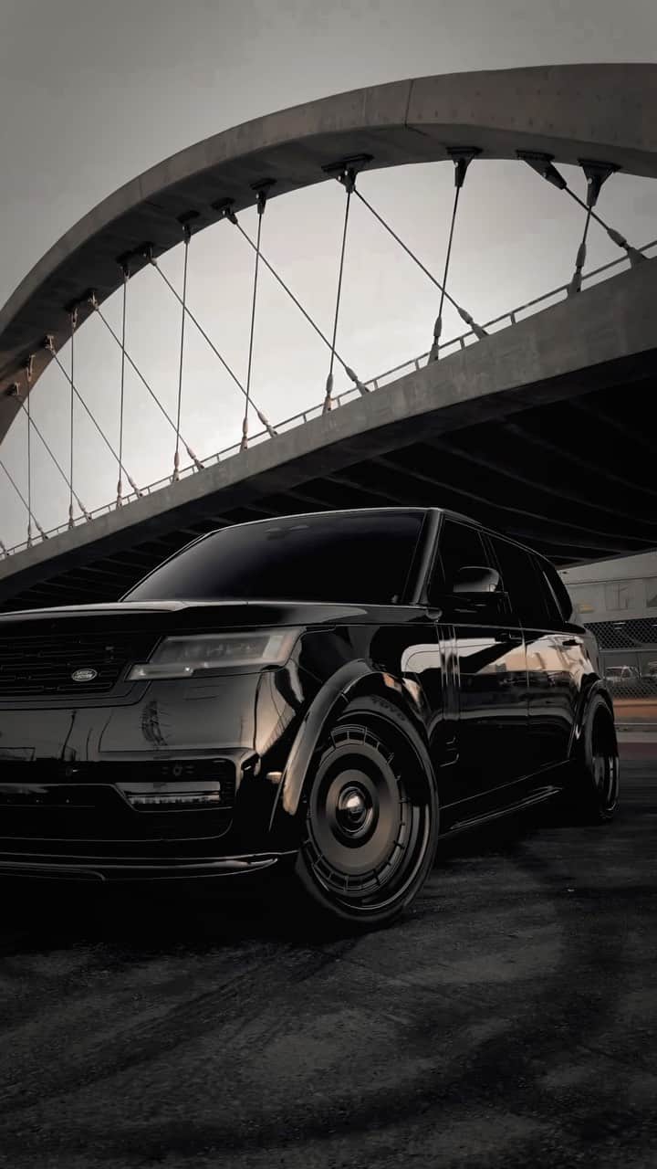 CARLiFESTYLEのインスタグラム：「@1016industries BEEFY Range Rover. @rdbla What do you think? #rangerover」
