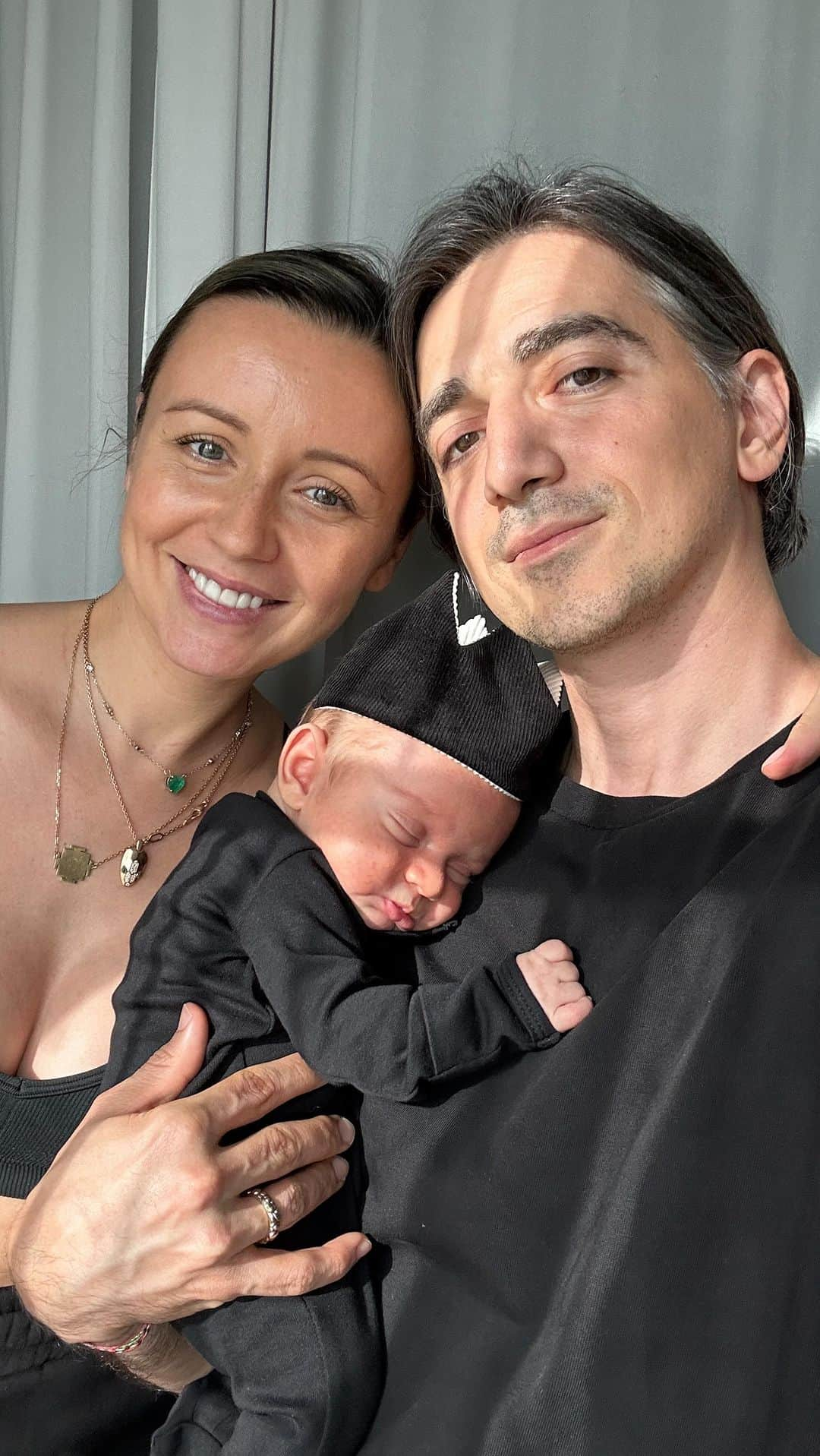 Nataly Osmannのインスタグラム：「1 month old. Dawe we already love u so so much . Уже месяц нашему любимому сыночку , смотреть видео с звуком 😂 все такие же крейзи родители? На Дэвиде @tonytots_com x @kalmanovich_official」