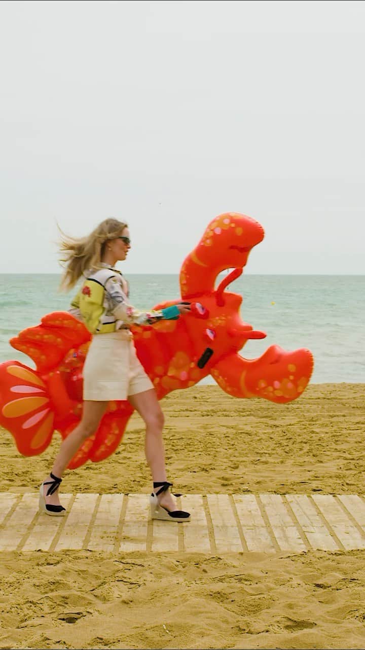 Ted Bakerのインスタグラム：「Style fit for the sun, sand, and all seaside surprises. #TedBaker #ItsAShoreThing」