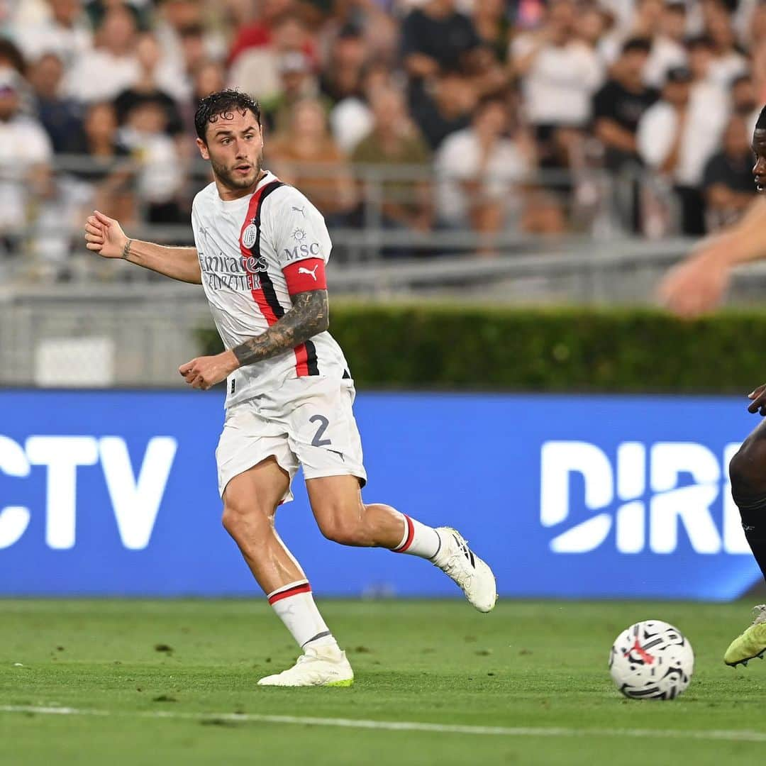 ダヴィデ・カラブリアさんのインスタグラム写真 - (ダヴィデ・カラブリアInstagram)「🌹🏟️🇺🇸」7月25日 2時06分 - davidecalabria2