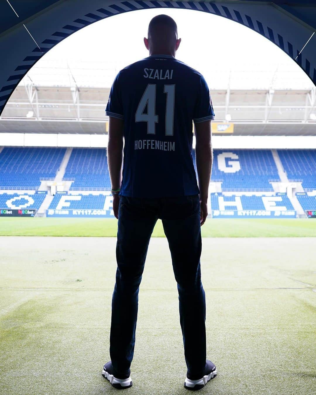 TSG1899ホッフェンハイムさんのインスタグラム写真 - (TSG1899ホッフェンハイムInstagram)「🏟️ @szancso41 in seinem neuen Wohnzimmer!」7月25日 1時58分 - tsghoffenheim