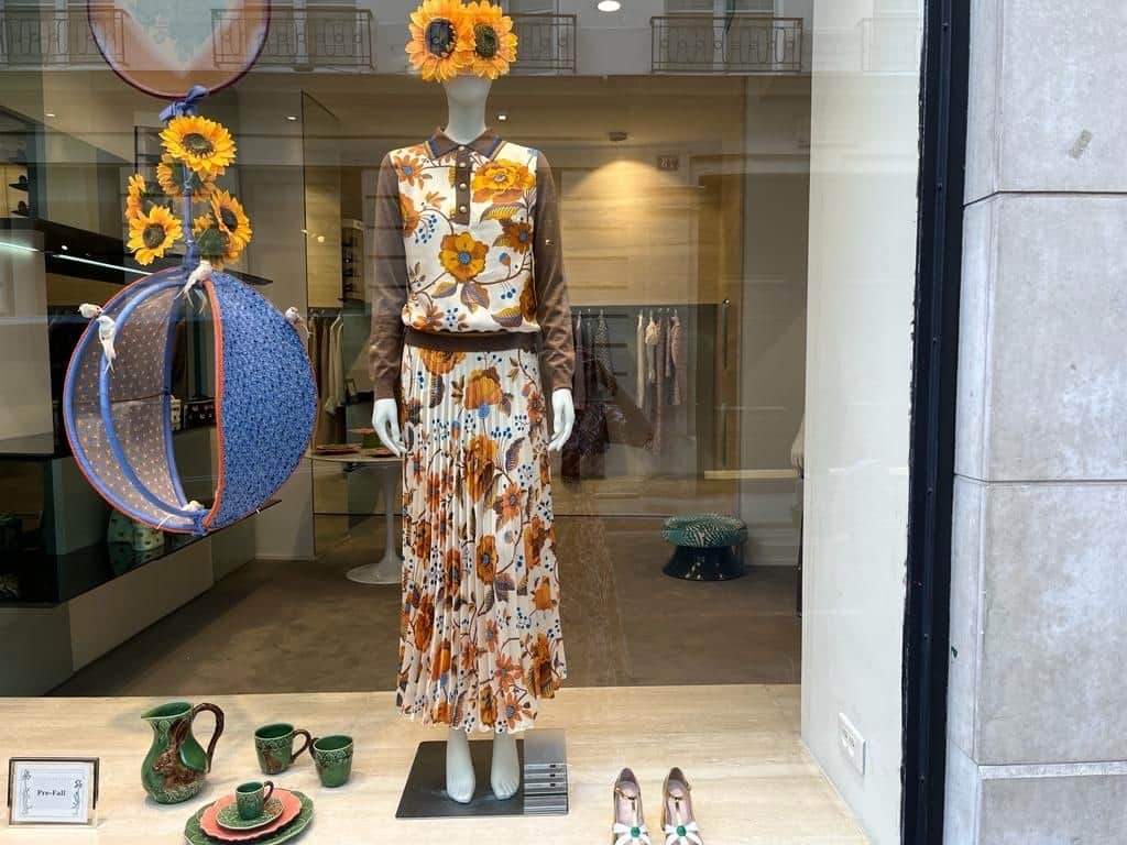 ポール&ジョーのインスタグラム：「we love a fairy window! ⁠ ⁠ #paulandjoe #paulandjoeparis #shop」