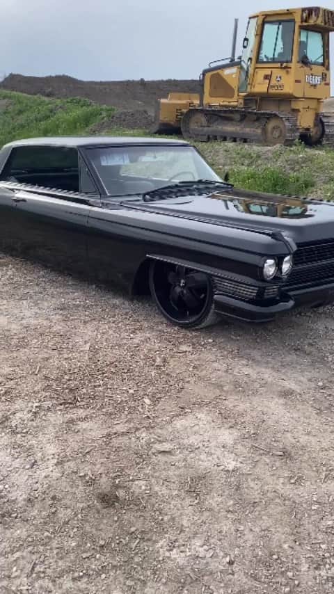 Classics Dailyのインスタグラム：「Credit @lambolapdog #cadillac  _ #Classic #classics #Classiccar #classiccars #americanmuscle #Musclecar #Musclecars #car」