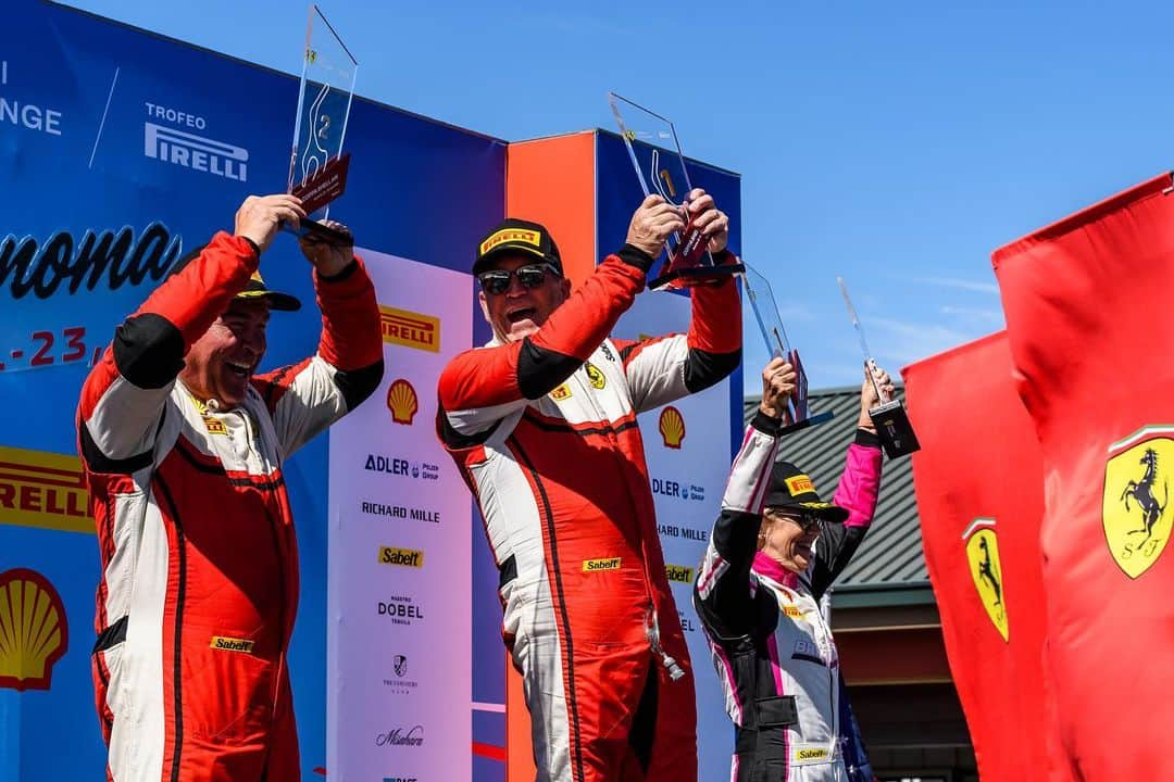 Ferrari USAさんのインスタグラム写真 - (Ferrari USAInstagram)「Cheers to another great #FerrariChallenge weekend, set amongst the beauty and splendor of wine country. Congratulations to all our #Ferrari teams!」7月25日 2時48分 - ferrariusa