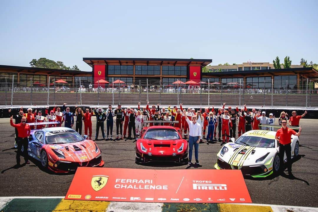 Ferrari USAさんのインスタグラム写真 - (Ferrari USAInstagram)「Cheers to another great #FerrariChallenge weekend, set amongst the beauty and splendor of wine country. Congratulations to all our #Ferrari teams!」7月25日 2時48分 - ferrariusa