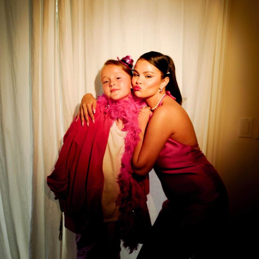 セレーナ・ゴメスさんのインスタグラム写真 - (セレーナ・ゴメスInstagram)「On Wednesdays we wear pink @huntermoreno 📸」7月25日 2時53分 - selenagomez