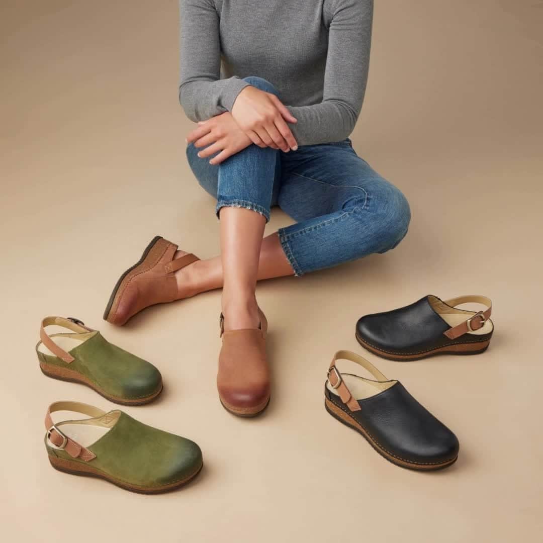 ダンスコのインスタグラム：「Seasonless style with our new Merrin mule! Shop Merrin, link in bio. #transeasonal #alldaycomfort #danskofootwear #comfort #summerstyle #fashion #ootd #beautiful #happy #cute #travel #smile #joy #life #style #instadaily #friends #family #fun #instagood #gowhereyourehappiest」