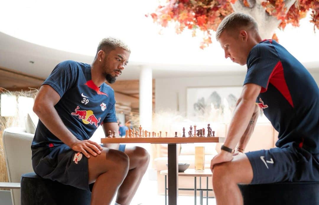 ベンジャミン・ヘンリックスのインスタグラム：「So sieht’s aus wenn wir im Trainingslager mal nicht trainieren😁 Only good vibes in training camp✌🏾😁 #39er」