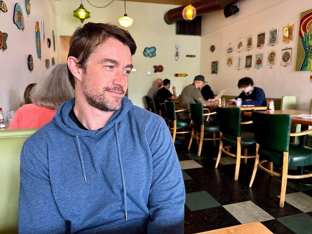 ロバート・バックリーさんのインスタグラム写真 - (ロバート・バックリーInstagram)「“do you think you can just do whatever you want because you have a hot beard and stupid blue eyes like the bottom of the dumb ocean?” -@jennywade romancing me」7月25日 3時08分 - robertearlbuckley