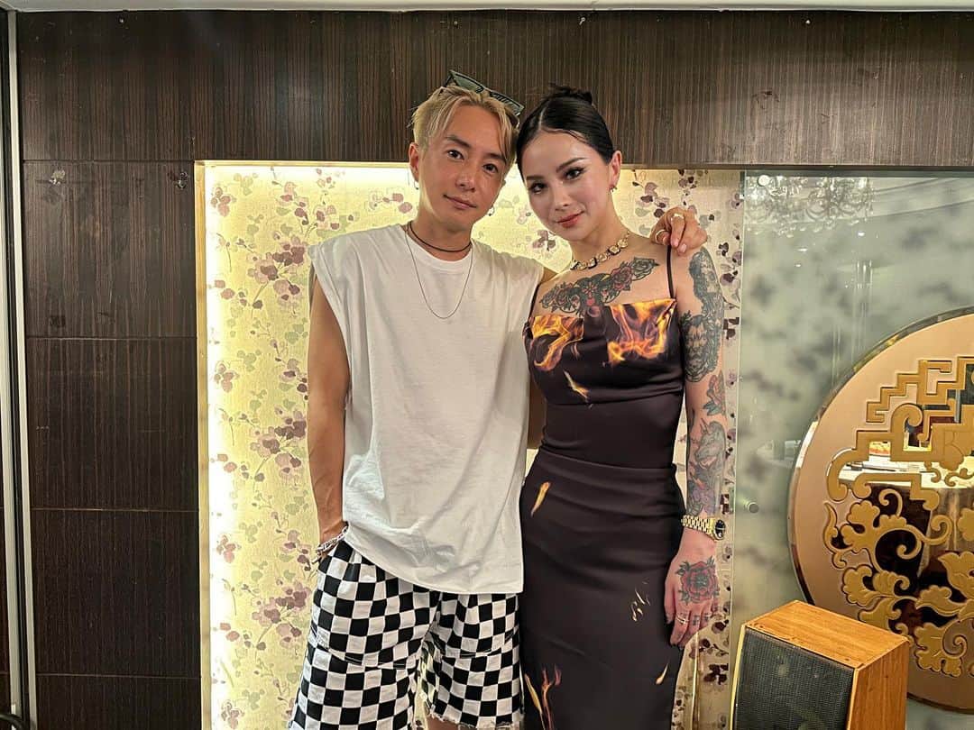 Abby Chenのインスタグラム：「724完美的台日組合🇹🇼🇯🇵感謝昨天有來參與看秀的各地髮型師們🥰🙏 非常好的一次學習經驗，感謝主辦方贊助廠商以及幕後所有工作人員讓活動圓滿成功🙌 也非常榮幸能夠與優秀的前輩們一起在舞台上演出分享，每一位都好棒好厲害值得尊敬學習👍 這一次的經驗對我來說太寶貴了由衷感謝各位豐富了我的經歷～ Thank you all 🇹🇼🇯🇵❤️ @yuyanara @soucuts @miyachinoriyoshi @miyake.mpalace @sieg_bruce  更多秀上演出等我們整理好再跟大家分享唷☺️敬請期待～ 原圖直出懶得P圖各位見諒啦😌🫶🏻」
