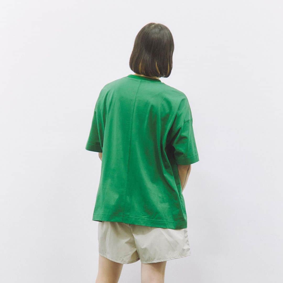 サワ タカイのインスタグラム：「Spring Summer 2023 The Classic: Green Jersey Back Seam Pocket Tee with Oyster Nylon Trainer Shorts  #sawatakai #springsummer2023 #ss23 #ss2023」