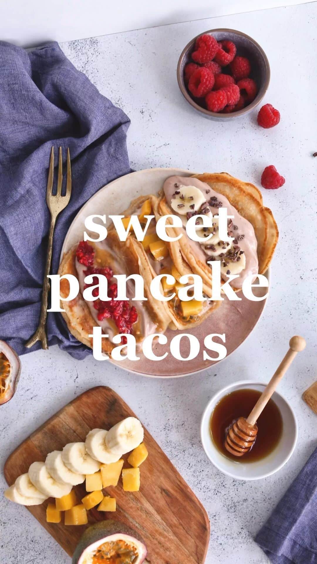 のインスタグラム：「BREAKFAST PANCAKE TACOS 🥞 well if this doesn’t get you excited to get out of bed, I don’t know what will!! 🤤  Full recipe is now live on the #freshbodyfitmind app 🙌🏼 plus you’ll find 100+ plant based recipes for FREE!! All designed by our superstar @annielonglife 💚🌱  www.freshbodyfitmind.com/recipes」