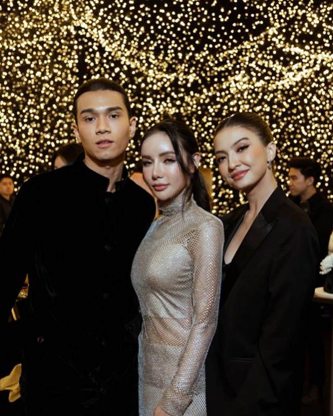 ラライン・シャーのインスタグラム：「Singapore Barbie💓  There are some people that come into your life and just make it more glittery, fab and fun!  Happiest Birthday to a sis that is a yin to my yang. Thank you for drinking for the both of us as its thats the last thing I am able and desire to do 😂  Kimmy we all adore you and are cheering you on for this period of growth for your personal and public life.   Bless your kind heart for the charitable work you continue to do in the midst of all the constant jet setting and fabulosity.   Most importantly thank you for living out loud and being confidently YOU!   Dont lose your sparkle and your Singlish one u become top boss women ah!  Can't wait for all the big moves and global adventures to come💓」