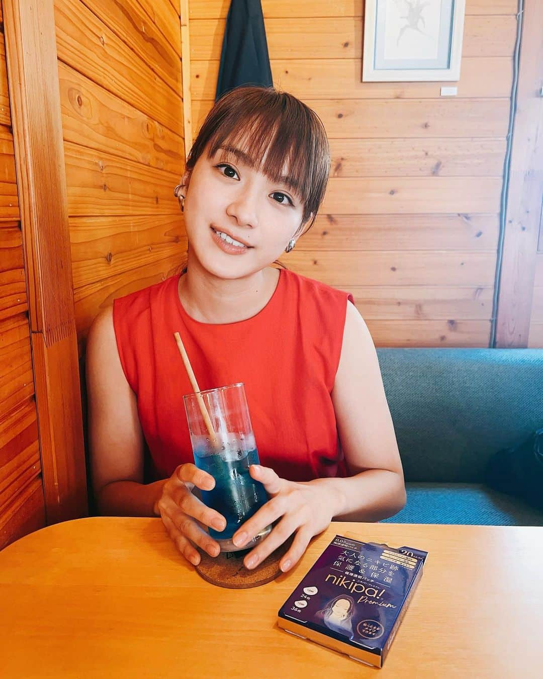 平祐奈さんのインスタグラム写真 - (平祐奈Instagram)「🩷🩵💙 肌トラブルがある時は撮影以外 ニキパを貼って肌を休めてます  VC( アスコルビルグルコシド ) レチノール、ナイアシンアミド 20種類の保湿美容成分が私の肌を癒してくれてます🍃 よーし、 肌も心もリフレッシュしたので撮影行ってきまーす🕺  #ニキパ #ニキパプレミアム #PR #私の肌ケア」7月25日 14時07分 - yunataira_official