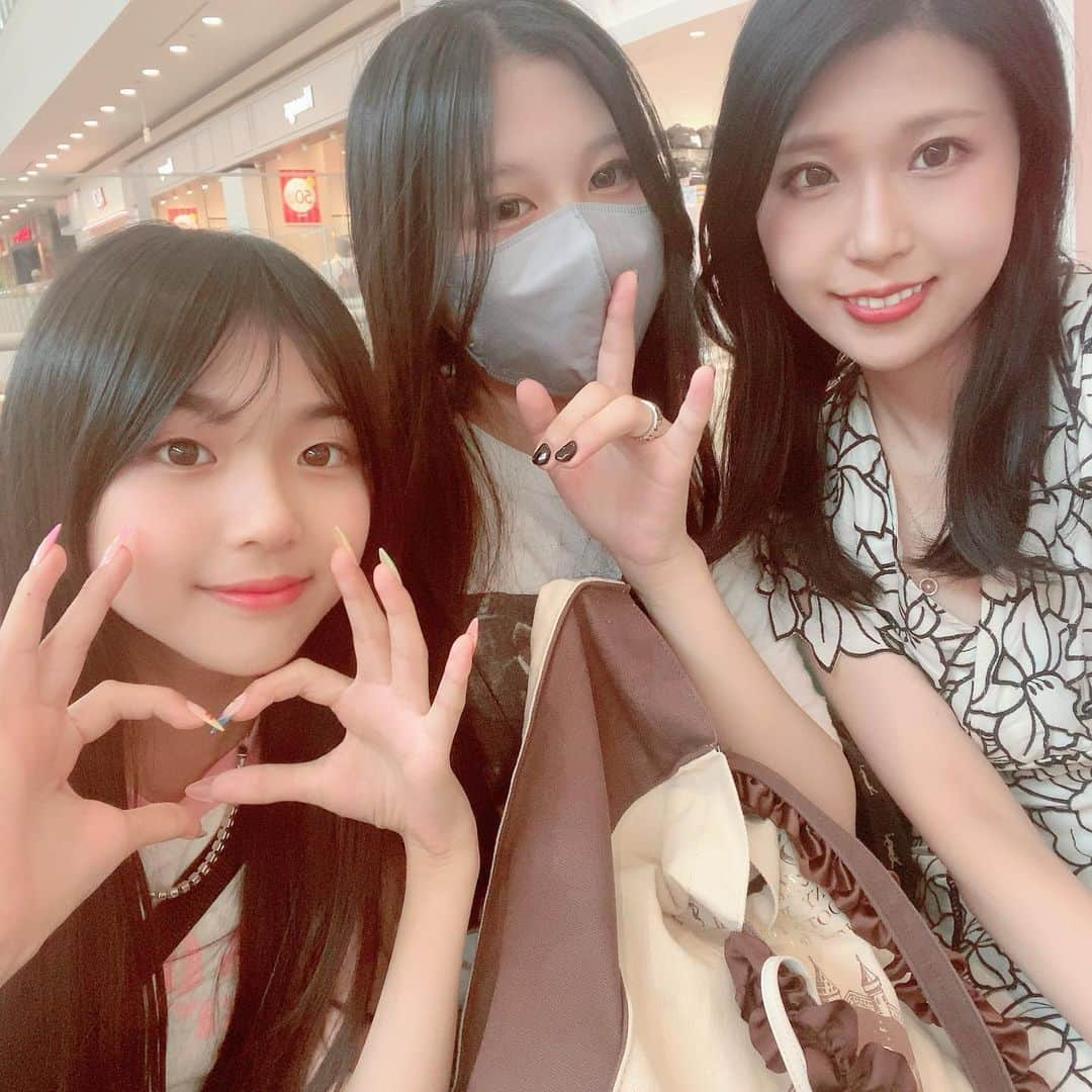 ゆわももチャンネルさんのインスタグラム写真 - (ゆわももチャンネルInstagram)「親子3人で📷❤️❤️ランペに会いにきたよ💕  #ゆわももチャンネル  #親子 #ゆわもも親子」7月25日 14時32分 - atsumi.y_m