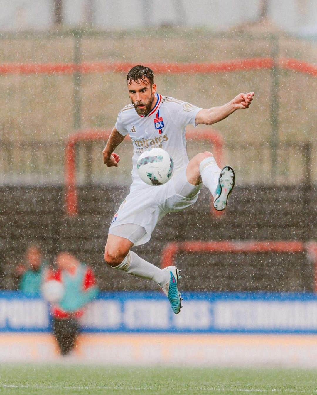 のインスタグラム：「⚽️🦅」