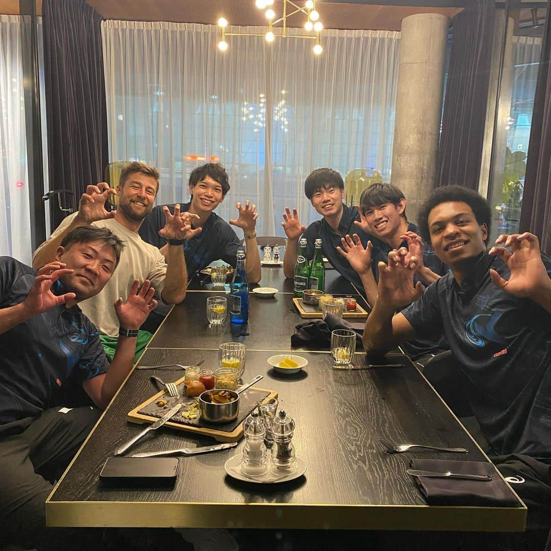 大塚達宣さんのインスタグラム写真 - (大塚達宣Instagram)「Thank you. Kubi‼️ I learned a lot from you. Big love‼️ PANTHERS family forever‼️  #PanasonicPANTHERS」7月25日 5時51分 - tatsutatsu1105