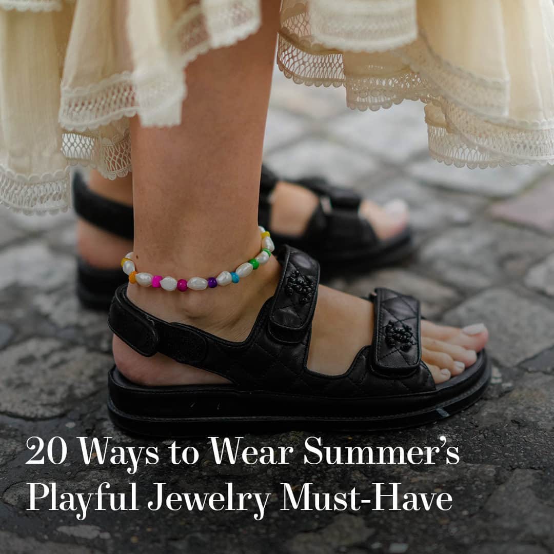 Harper's BAZAARさんのインスタグラム写真 - (Harper's BAZAARInstagram)「Take it from the pros: Anklets can elevate an everyday summer look with a touch of whimsy and elegance. Head to the link in bio for editor-approved picks, featuring styles to suit every taste—from minimal, delicate gold chains to eye-catching designs featuring modern pearls, crystals, and even diamonds.」7月25日 6時05分 - harpersbazaarus