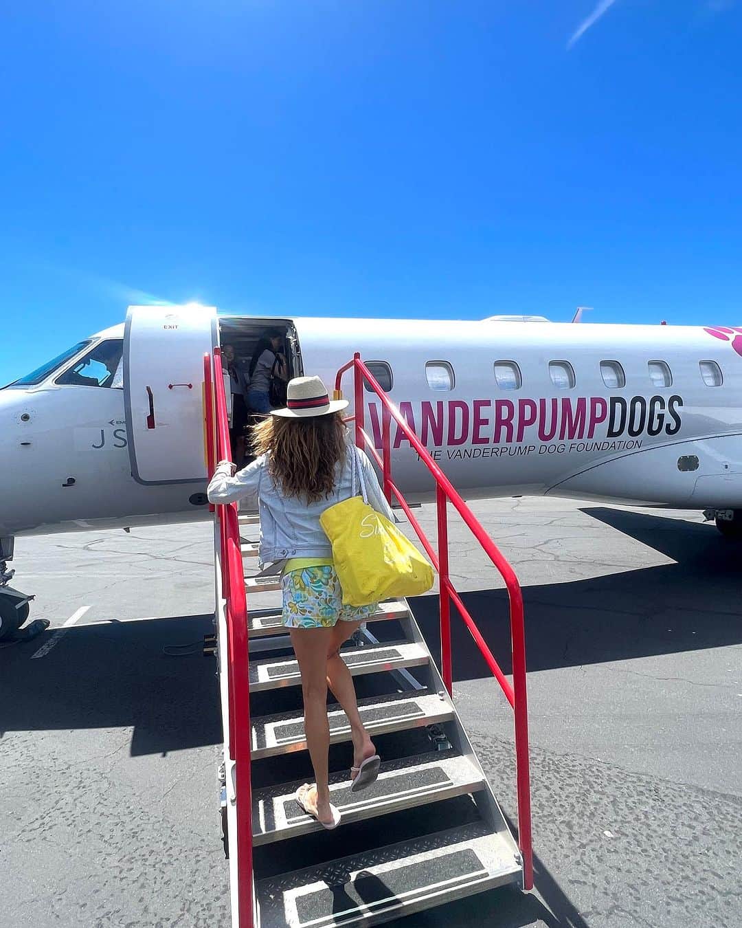 ヘザー・マクドナルドのインスタグラム：「So sweet of @lisavanderpump to pick me up. #vanderpumprules #juicyscoop」