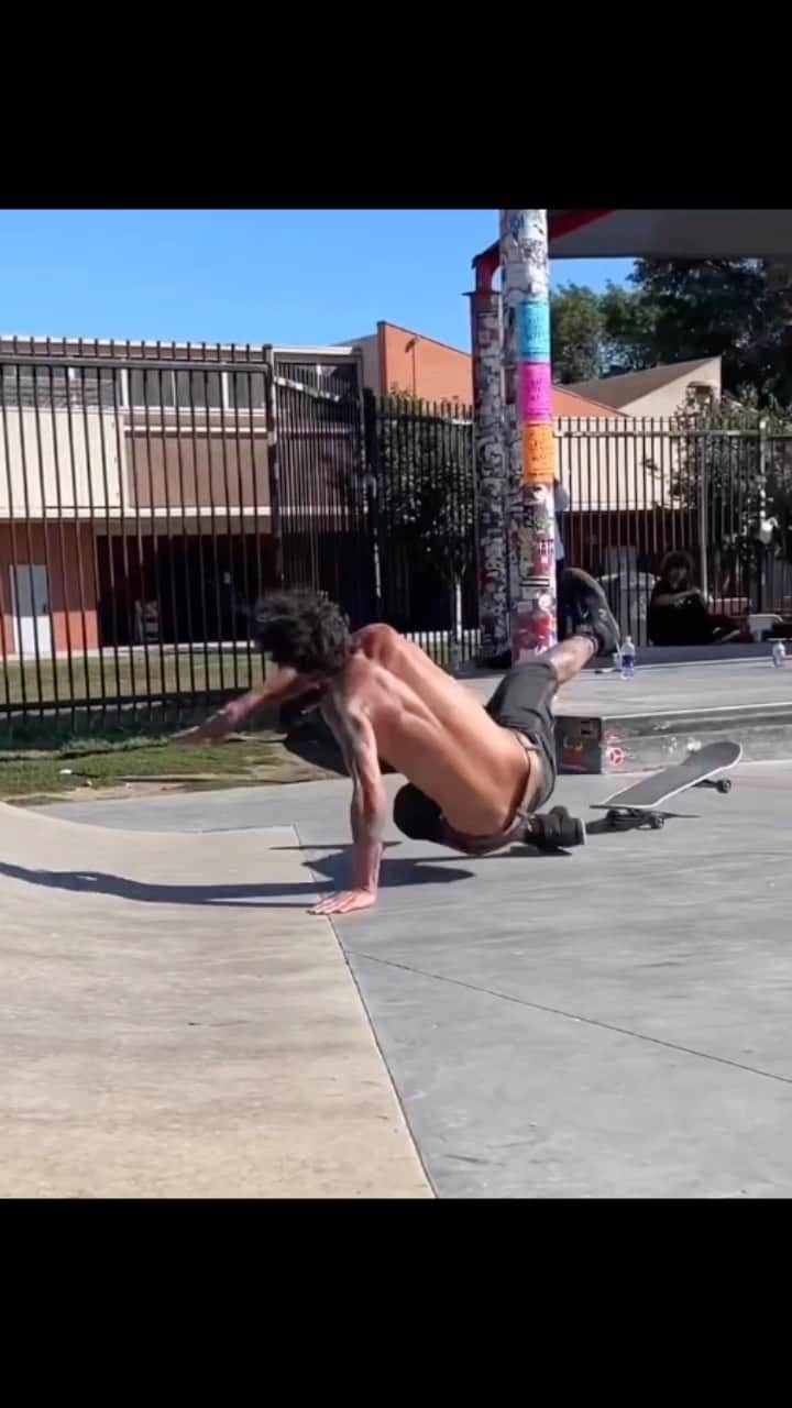 Skate Crunch (OG)のインスタグラム：「✊🏼 @hale ⚔️ @ckeksi」